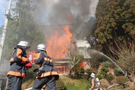 燕市分水地区の住宅火災の現場