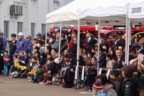  例年になく多い200人以上の見学者が訪れる