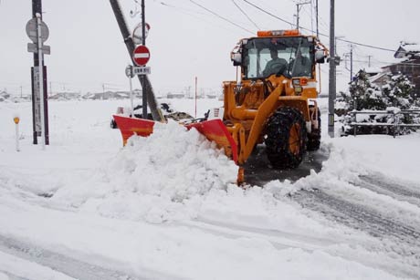 本町4付近での除雪作業