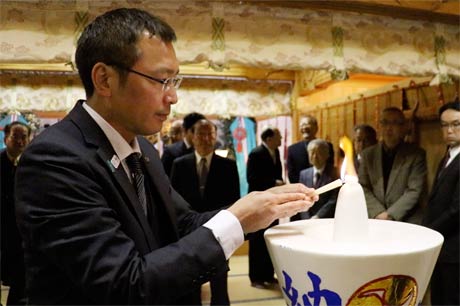 国定市長を皮切りにろうそくを点火