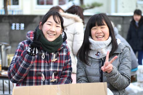 豚汁の売り子を担当する女の子