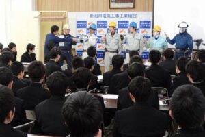 電気工事士が講師となって新潟県央工業高校で授業