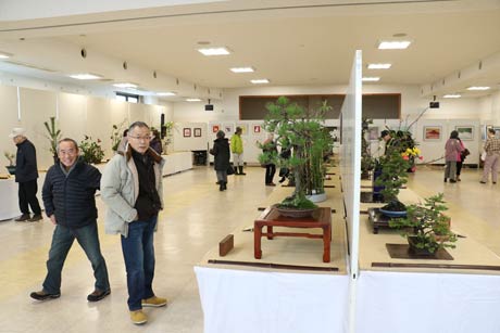 吉田盆栽緑風会、吉田華道友の会、和紙ちぎり絵田中教室吉田サークルの合同作品展