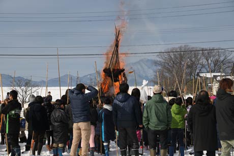 燃え盛る塞の神