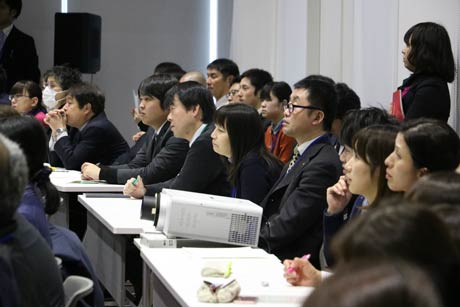 出席者は声に出してモンゴル語の練習も