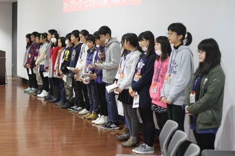 事例発表を行う長善館学習塾塾生の市内小学校6年生