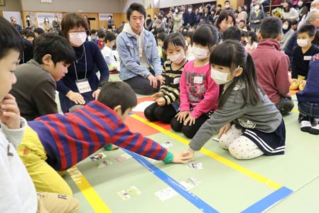  きわどい場面も