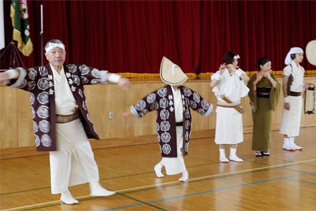 篠笛同好会シノーンの演奏で「三条おけさ」