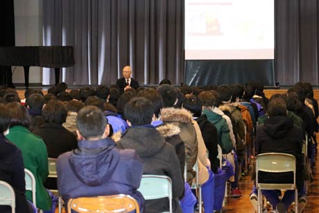  小池中学校の「糸半プロジェクト」のゲストティーチャーによる特別校絵会