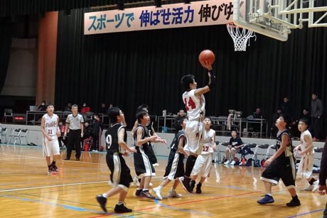 18日開かれた燕市近郷中学校バスケットボール大会1年生大会