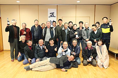 試飲会出席者で記念撮影