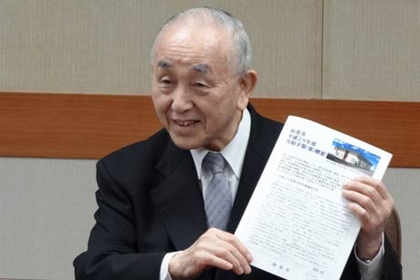 平成29年度当初予算案の概要を話す小池市長