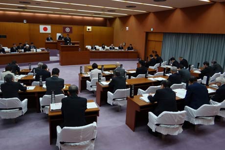  1日開会した三条市議会