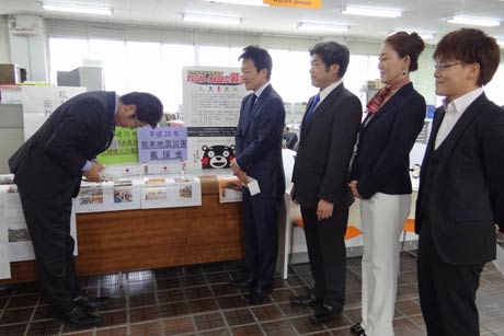左から長谷川福祉課長、三条商工会議所青年部の福田会長、野水副会長、梨木まちの活性化委員会委員長、結城総務広報委員会委員長