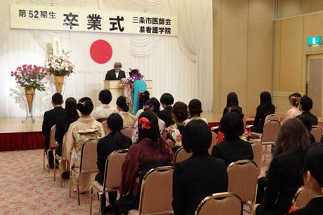 三条市医師会准看護学院の第52期生卒業式