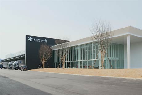 見附市の県営中部産業団地に建設、1日に稼働開始した「スノーピーク オペレーションコア HQ2」