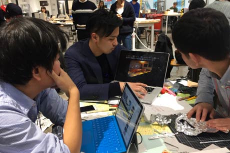  話し合いの時は真剣な表情