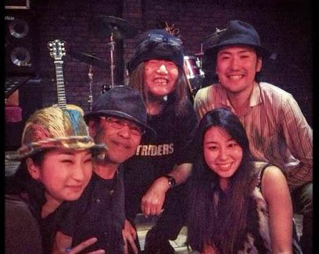 右奥が倉井さん、隣りがムッシュかまやつさん