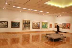 長岡市栃尾美術館で開かれている館所蔵品展