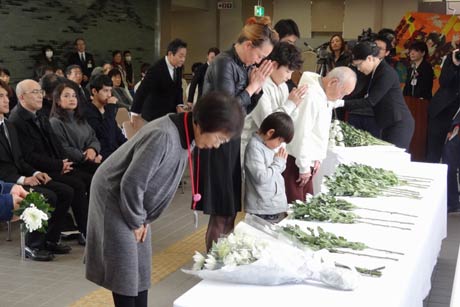 三条市と「さんじょう∞ふくしま『結』の会」主催の東日本大震災六周年追悼式典