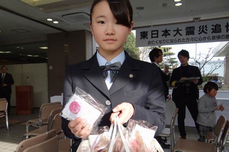 「結」の会の記念缶バッジ