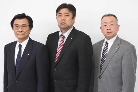 部長級に昇格する左から都市整備部長となる土田庄平土木課長、産業振興部長となる坪井誠商工振興課長、市民生活部長となる高野光郎経営企画課長