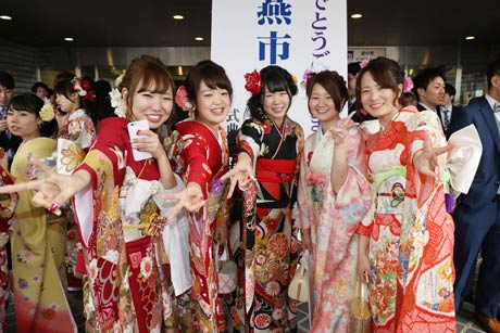  燕市成人式の新成人