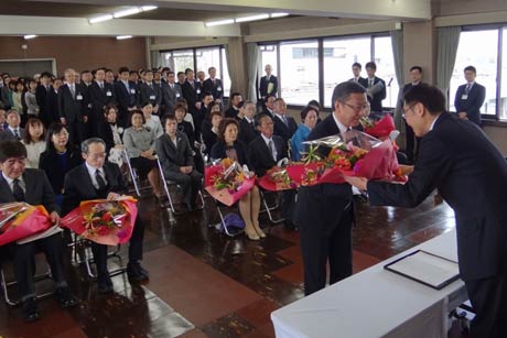 三条市の平成28年度退職者辞令交付式