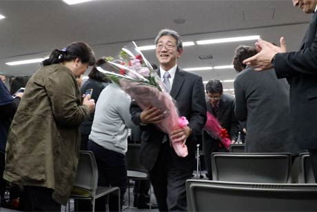 燕市職員退任式
