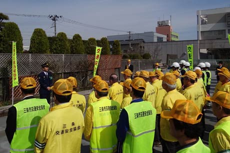 三条市役所で出発式