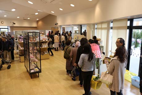 道の駅国上の1日のグランドオープンのときのにぎわい