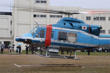 小中川小学校を離陸する県警ヘリ