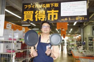 「フライパン&鍋下取り買得市」を開いているストックバスターズ