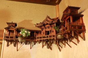 仏間がなくても壁にかけられる仏壇「空檀」が三条仏壇から