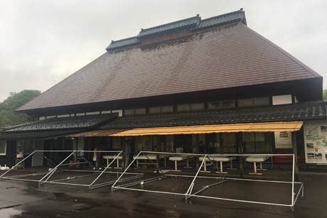  7日、和島・山菜まつりが開かれる道の駅良寛の里わしま「もてなし家」
