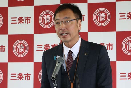 国定勇人三条市長の記者会見