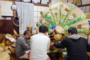 傘鉾を作る「鍛冶町」