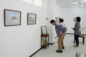 まち歩き作家の野田英世さんが旧白根市の町並みを描く