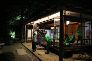 21日まで三輪家別荘だった与板・楽山苑でライトアップ