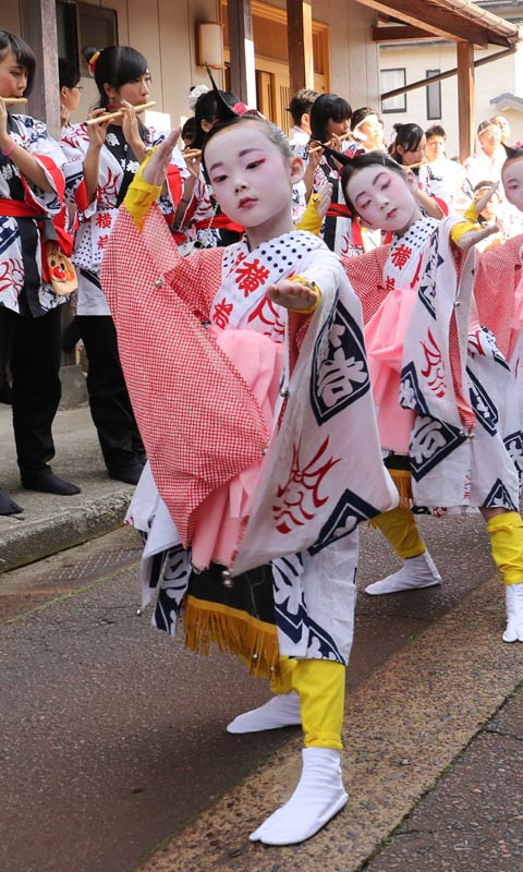 横町萬燈組のおどり子
