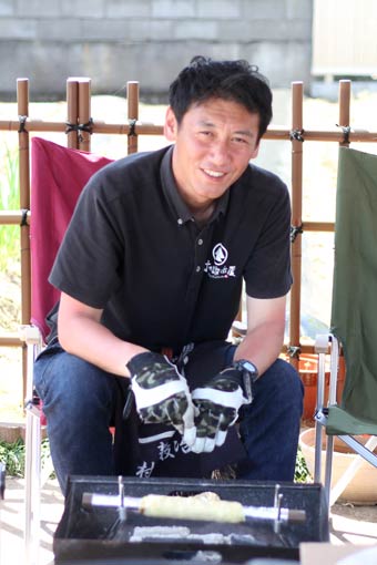  バウムクーヘンを焼く山谷社長