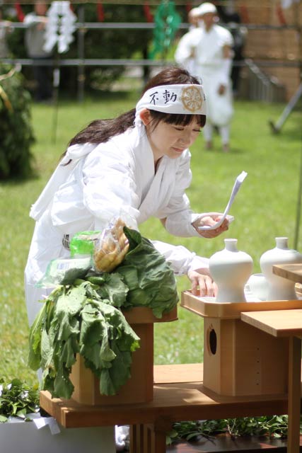  初めて火渡りの祭主の大役を務めた相田代表役員