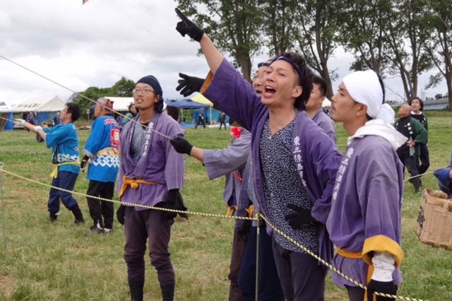 揚げ師の三条弁が飛び交う