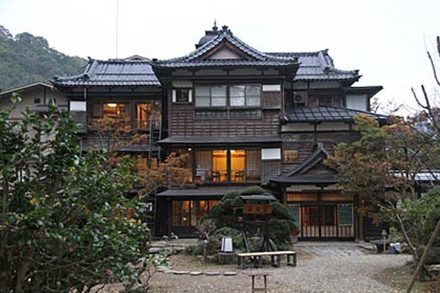  11月23、24日と第30期竜王戦七番勝負の第四局が行われることに決まった嵐渓荘
