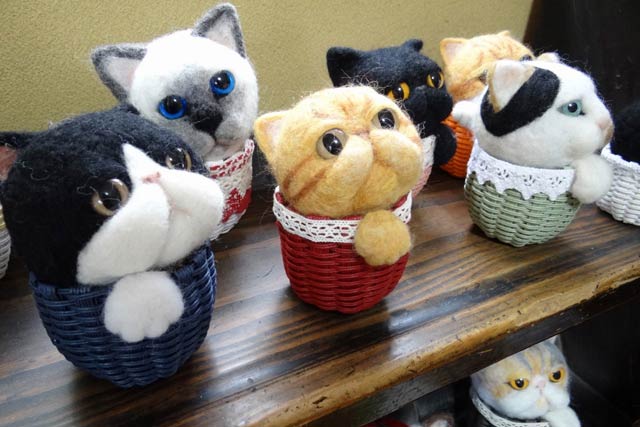  貸しアトリエ「あとりえ　きっか」で開かれている猫展