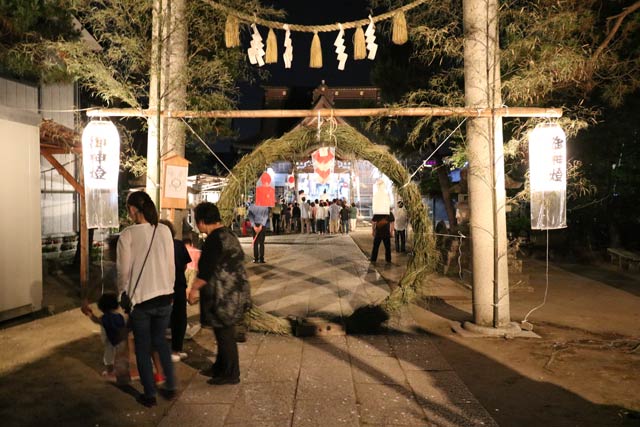 戸隠神社に設置された茅の輪