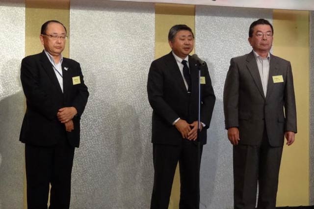  新役員体制の左から近藤副会長、西潟会長、金子副会長