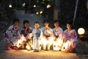 湯田上温泉で行われた湯のまちめぐりの「湯のまちナイトウオーク」