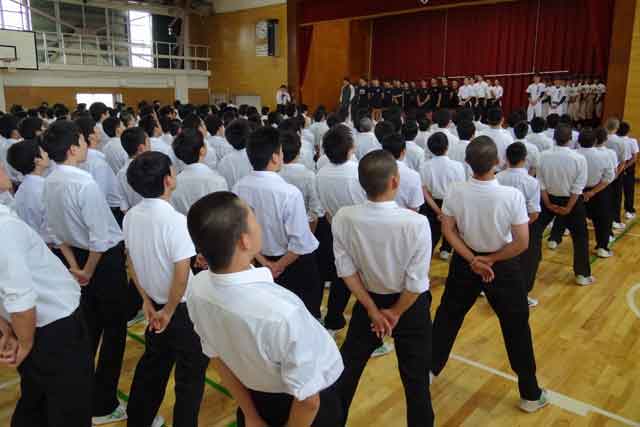  野球部がシートノックを行うときに歌う約7分の歌で激励