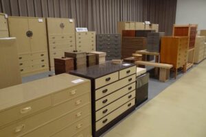 9日まで加茂桐たんす祭で100点余りの桐製品を展示即売